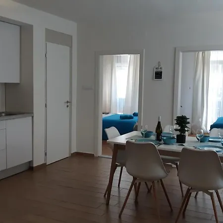 Apartment T8 *