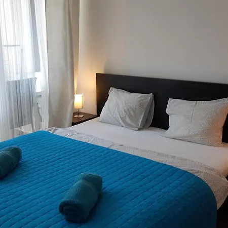 Apartment T8 *