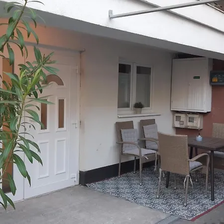 Apartment T8 *