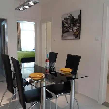 T8 Apartment *
